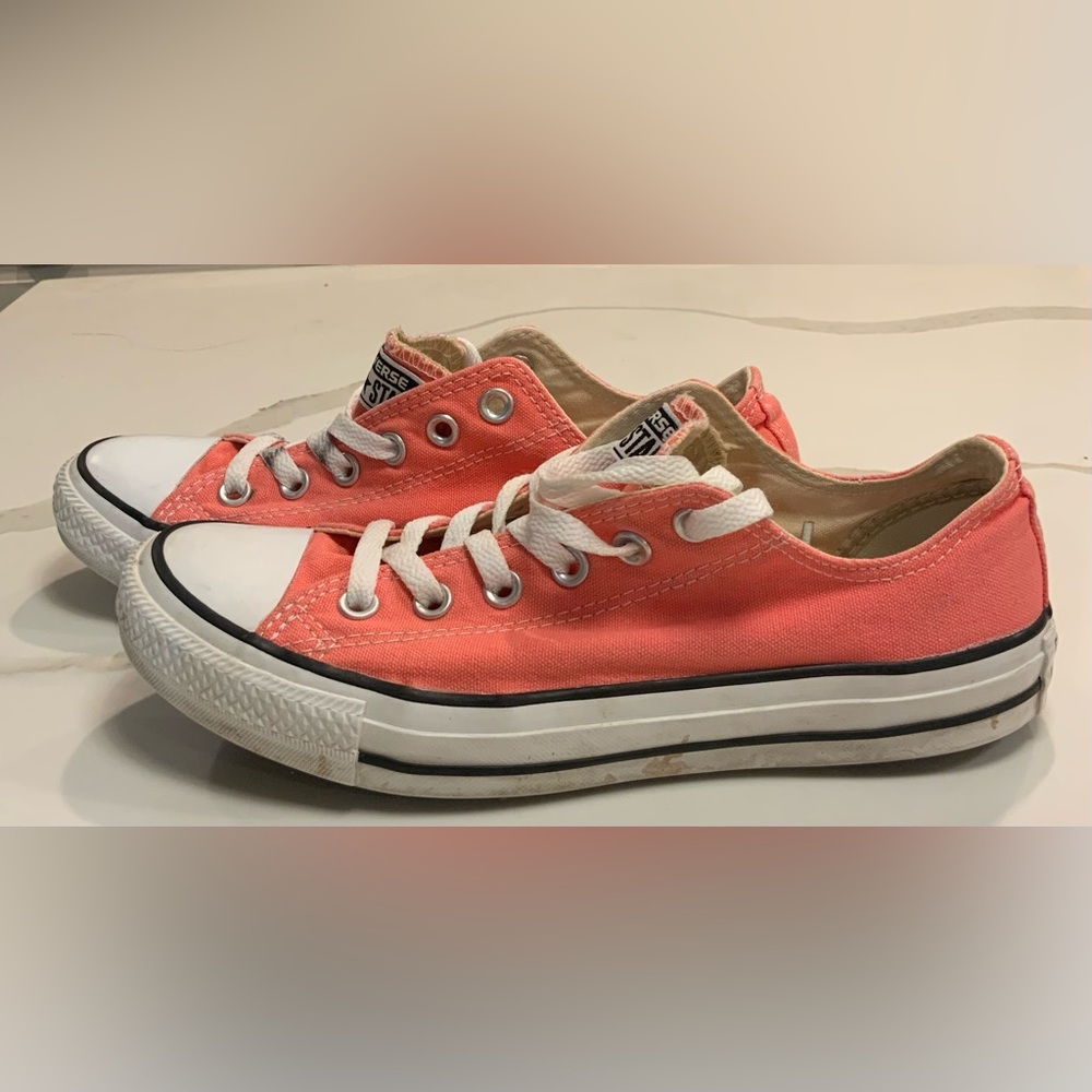 Pink Converse lows size 8 woman’s